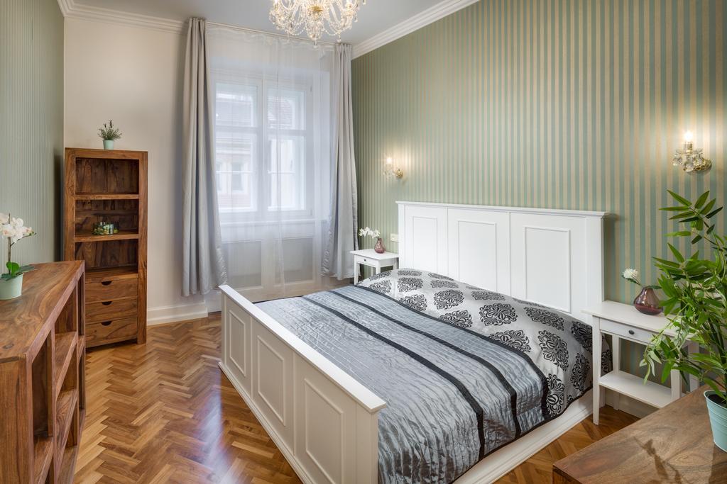 Smetanovo Nabrezi - Riverview Old Town Apartment Prága Kültér fotó